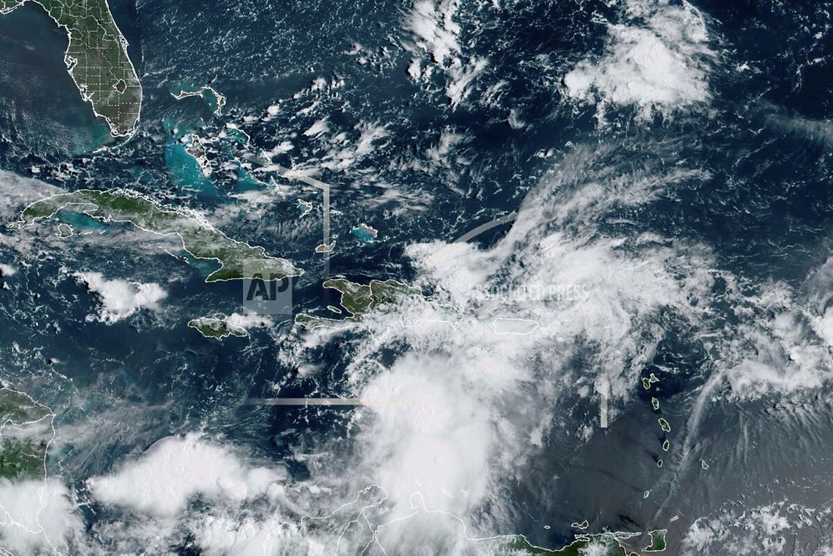 热带风暴哈罗德:当哈罗德接近德克萨斯州海岸时，多米尼加共和国在富兰克林之前开始关闭国家